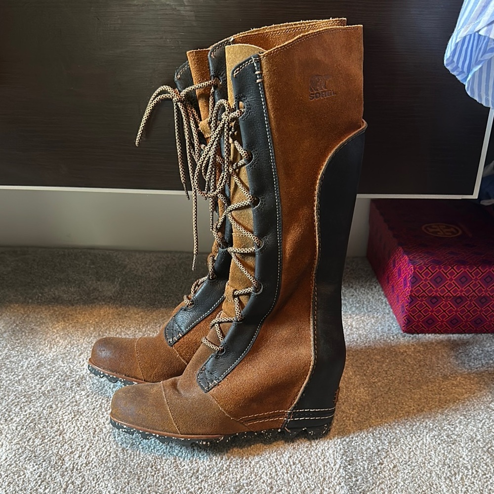 Sorel Cate the Great Two-Tone Suede Lace-Up Boots